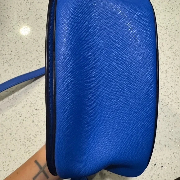 Tory Burch Blue Saddle Crossbody Bag with Textured Finish - Picture 5 of 12